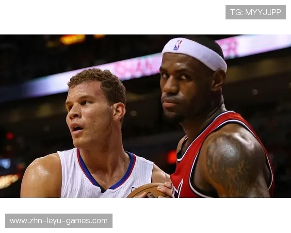 NBA快攻双手暴扣：点燃场上激情的血性瞬间